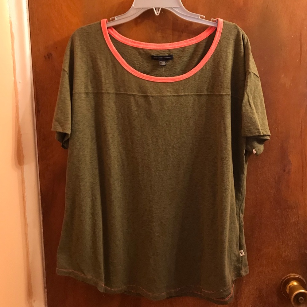 American Eagle tee